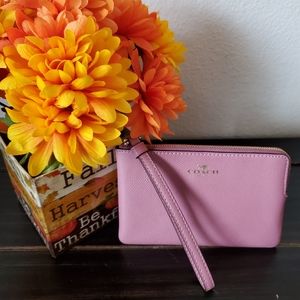 ‼️ SOLD ‼️NWT lilac purple leather Coach wristlet
